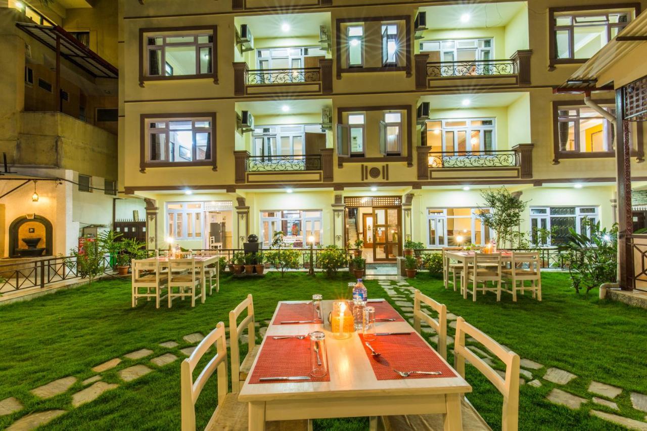 Hotel Acme Inn Kathmandu Bagian luar foto